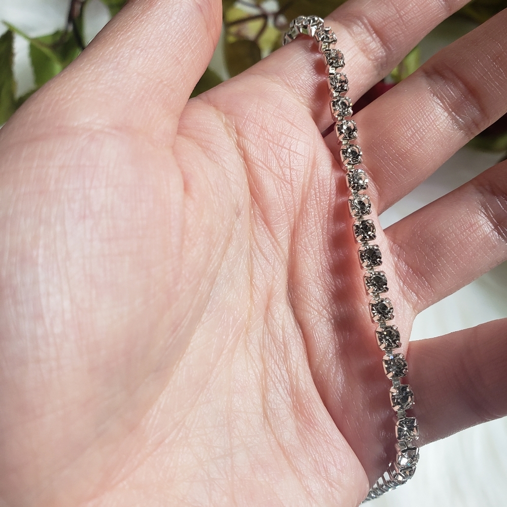 Embry ♡ Silver Choker - Picture 2 of 4